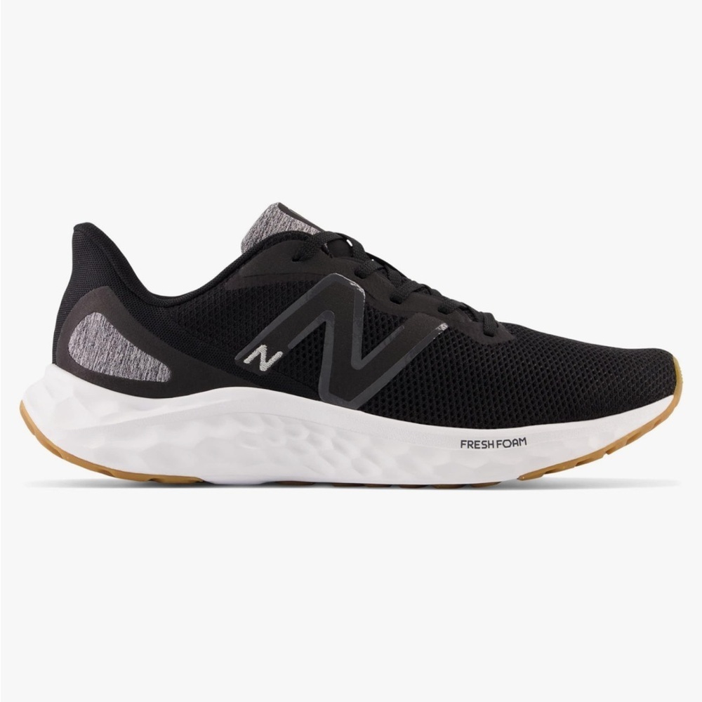 NEW BALANCE Marisek4 Black & White Running Shoes Size 12